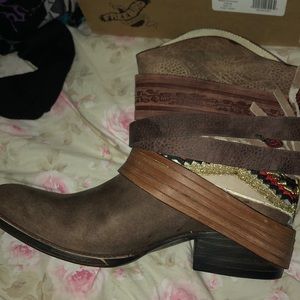 Free bird by Steven boots